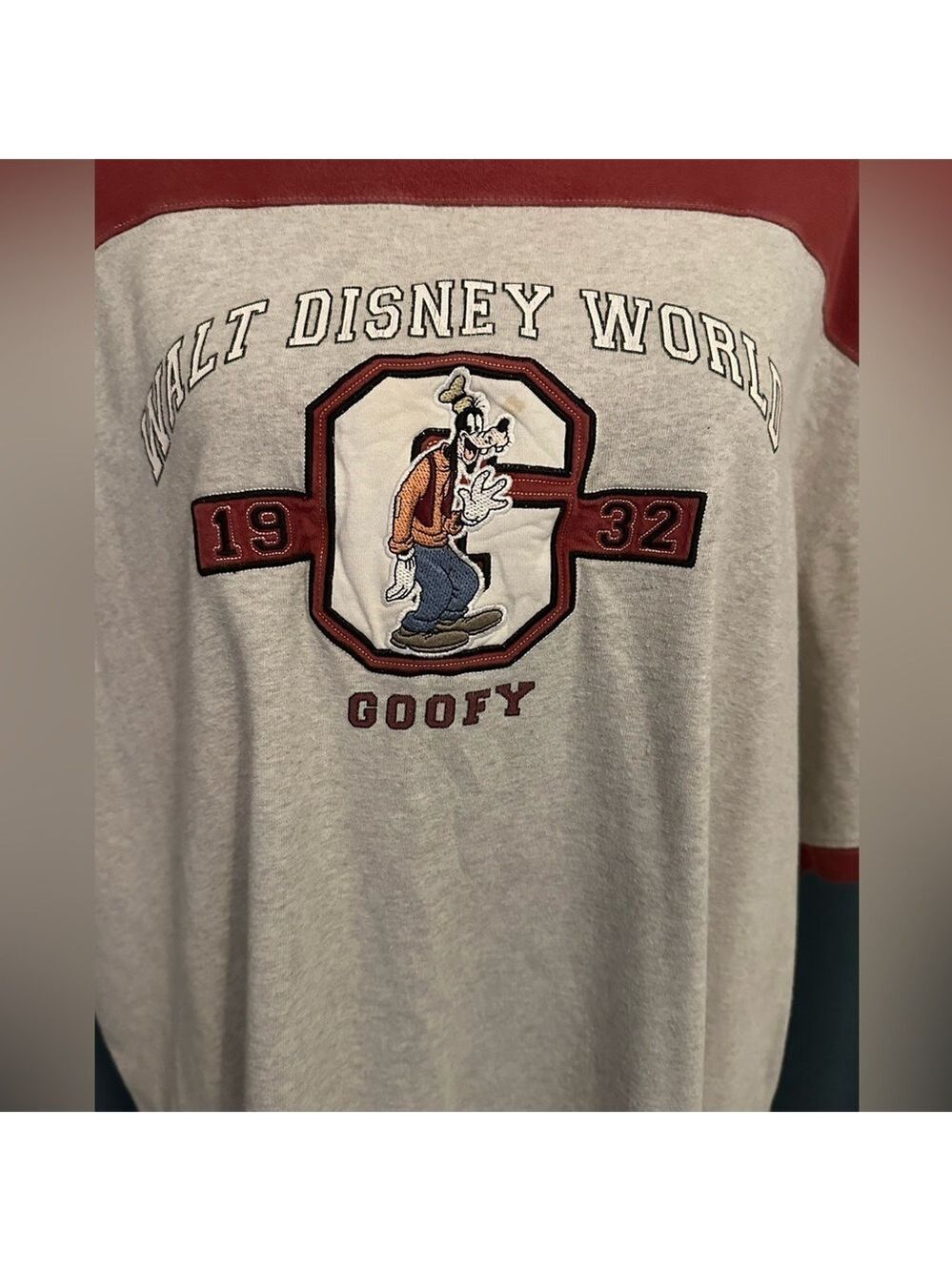Walt Disney World- Unisex Grey and Dust Red Goofy 1934 Embroidered Graphic, XXL